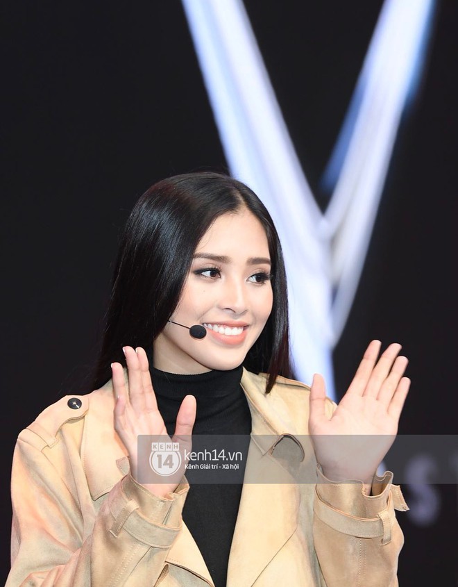 Hoa hậu Trần Tiểu Vy tất bật tập luyện cho sự kiện ra mắt xe VINFAST - Ảnh 9.