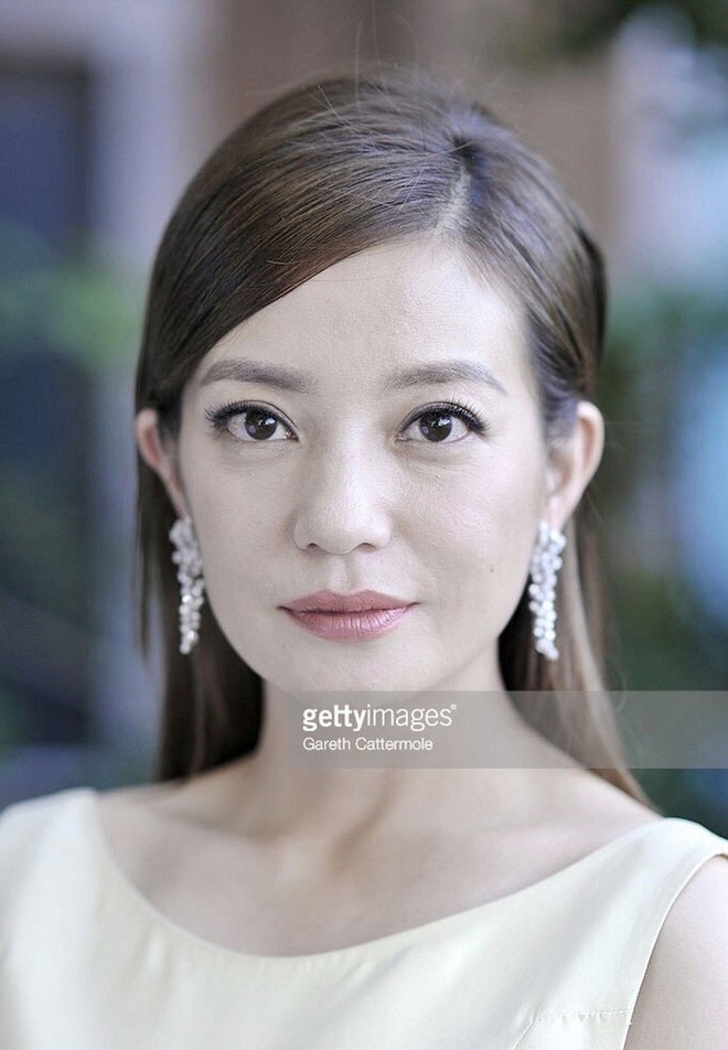 Nhan sắc thật của mỹ nh&acirc;n hạng A qua ống k&iacute;nh ph&oacute;ng vi&ecirc;n nước ngo&agrave;i: Cả tường th&agrave;nh cũng bị b&oacute;c mẽ thảm hại - Ảnh 17.