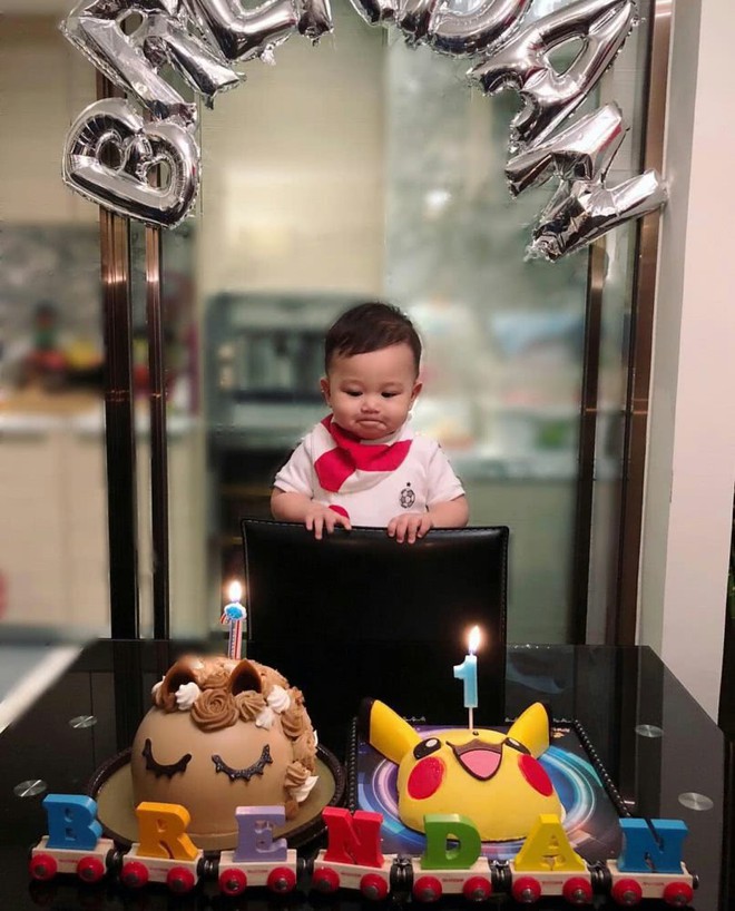 Tr&ograve;n 1 tuổi, qu&yacute; tử nh&agrave; Hồ Hạnh Nhi được bố mẹ tổ chức sinh nhật ấm c&uacute;ng, gh&igrave; chặt h&ocirc;n l&otilde;m m&aacute; cực đ&aacute;ng y&ecirc;u - Ảnh 3.