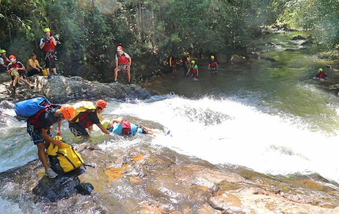 Lâm Đồng: Kiểm tra toàn bộ tại thác Datanla, đề nghị bỏ nấc nhảy từ độ cao 11m sau tai nạn khiến du khách Hàn Quốc tử vong - Ảnh 3.