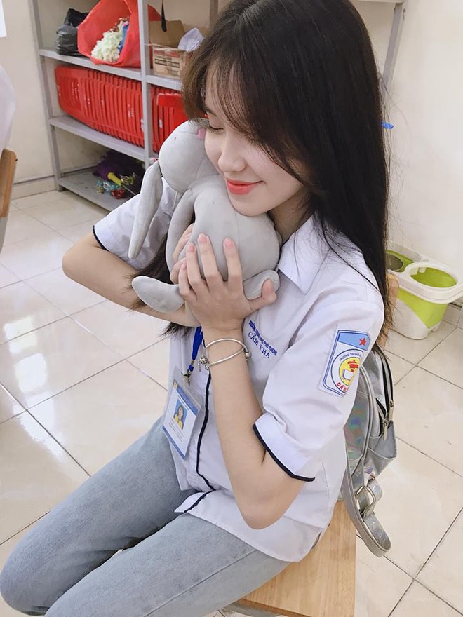 Ngắm m&atilde;i kh&ocirc;ng ch&aacute;n c&ocirc; bạn được mệnh danh động lực đi học của d&acirc;n mạng h&ocirc;m nay  - Ảnh 7.