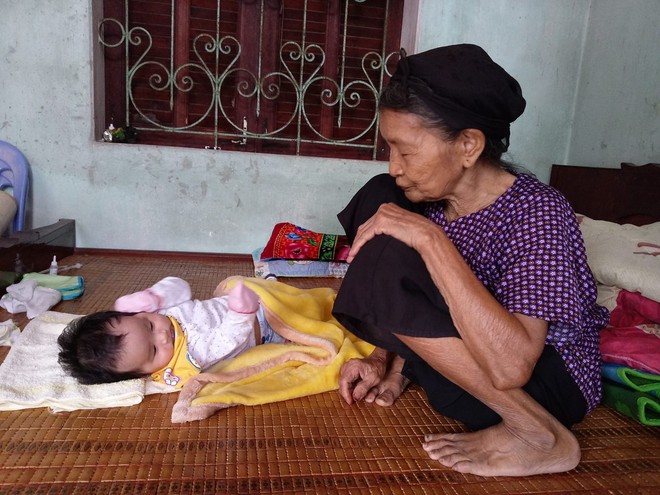Khoảnh khắc c&aacute;c b&ocirc; l&atilde;o qu&acirc;y quần b&agrave;n luận s&ocirc;i nổi để đặt t&ecirc;n cho ch&aacute;u g&aacute;i v&agrave; sự thật ph&iacute;a sau khiến nhiều người bật cười - Ảnh 4.