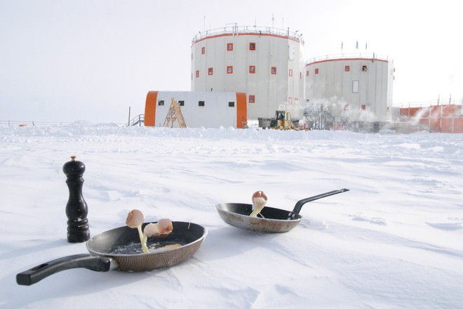 Điều gì sẽ xảy ra khi bạn nấu ăn ở Nam Cực với nhiệt độ ngoài trời là -70 độ C? - Ảnh 2.