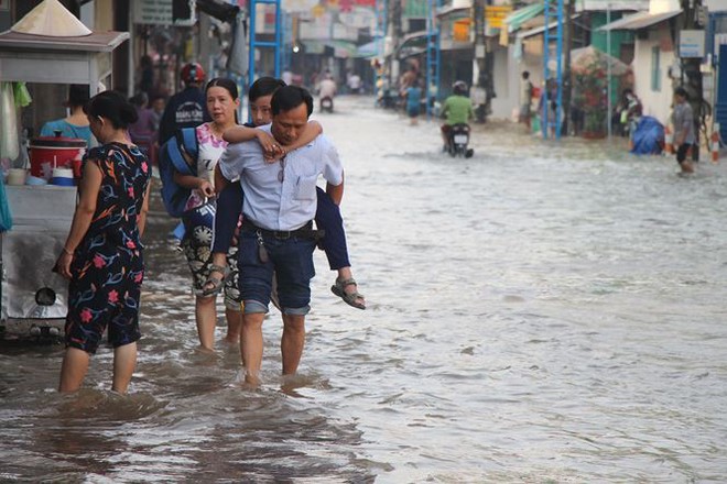 Cuộc sống người Cần Thơ những ngày phố biến thành... sông   - Ảnh 5.