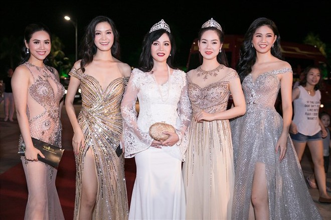 Dám làm việc mà cả trăm Hoa hậu đều ngại ngần, Mỹ Linh và Jolie Nguyễn đều thăng hạng phong cách vù vù! - Ảnh 1.