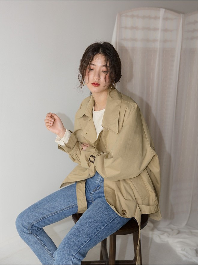 Ngại mặc trench coat vì sợ nuốt người”, nàng mét rưỡi có ngay một phiên bản dáng lửng giúp tôn chiều cao cực đỉnh này - Ảnh 9.