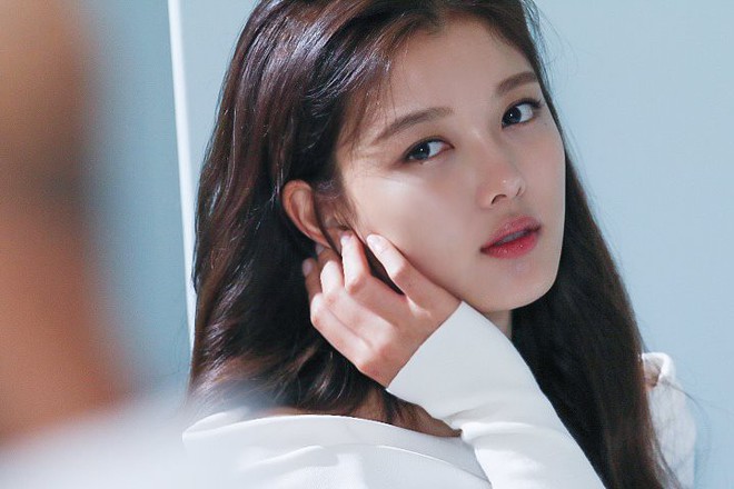 Ảnh hậu trường không còn gì để nói của Kim Yoo Jung: Nhan sắc của thiếu nữ 19 tuổi đẹp nhất xứ Hàn là đây! - Ảnh 8.