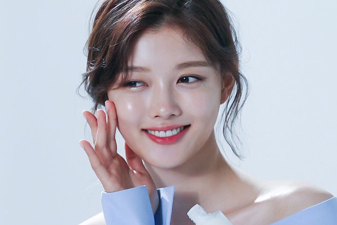 Ảnh hậu trường không còn gì để nói của Kim Yoo Jung: Nhan sắc của thiếu nữ 19 tuổi đẹp nhất xứ Hàn là đây! - Ảnh 12.