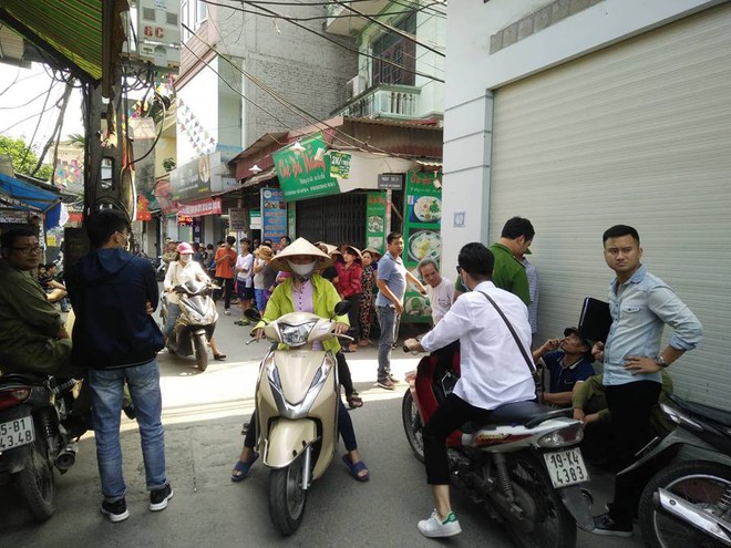 Hà Nội: Gọi điện thoại không được, vợ kêu người đến kiểm tra thì phát hiện chồng chết bất thường - Ảnh 2.