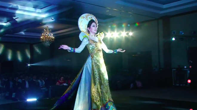 Clip: Phương Nga xuất hiện rạng rỡ, tự tin trình diễn trang phục dân tộc tại Miss Grand International 2018 - Ảnh 4.