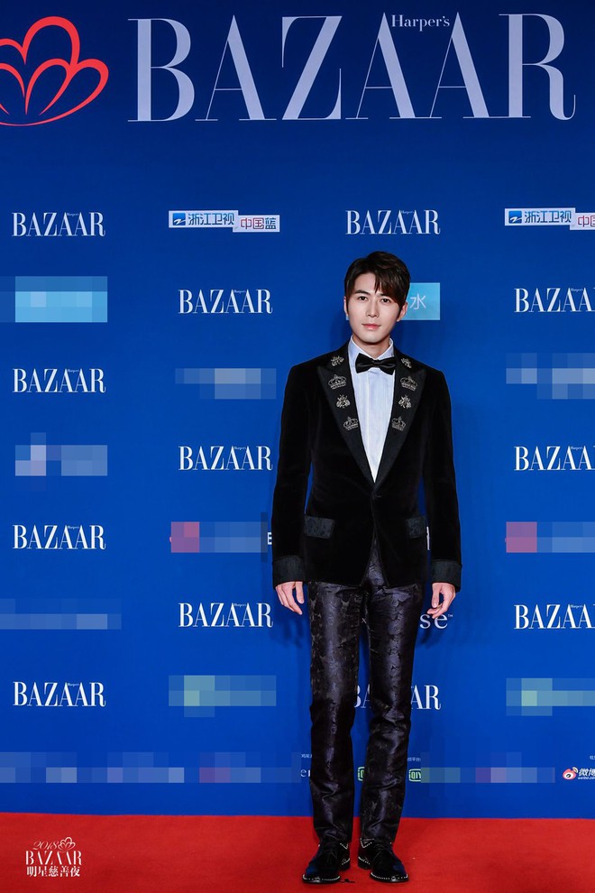 Thảm đỏ hot nhất Cbiz h&ocirc;m nay: Vắng Phạm Băng Băng, Dương Mịch - Đổng Khiết cạnh tranh nhan sắc khốc liệt với đ&agrave;n em - Ảnh 17.