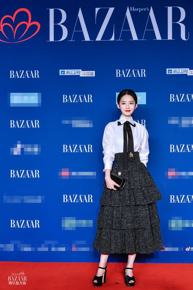 Thảm đỏ hot nhất Cbiz h&ocirc;m nay: Vắng Phạm Băng Băng, Dương Mịch - Đổng Khiết cạnh tranh nhan sắc khốc liệt với đ&agrave;n em - Ảnh 11.