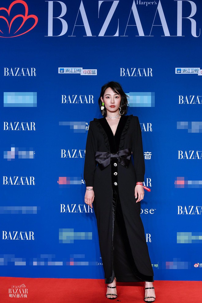 Thảm đỏ hot nhất Cbiz h&ocirc;m nay: Vắng Phạm Băng Băng, Dương Mịch - Đổng Khiết cạnh tranh nhan sắc khốc liệt với đ&agrave;n em - Ảnh 21.