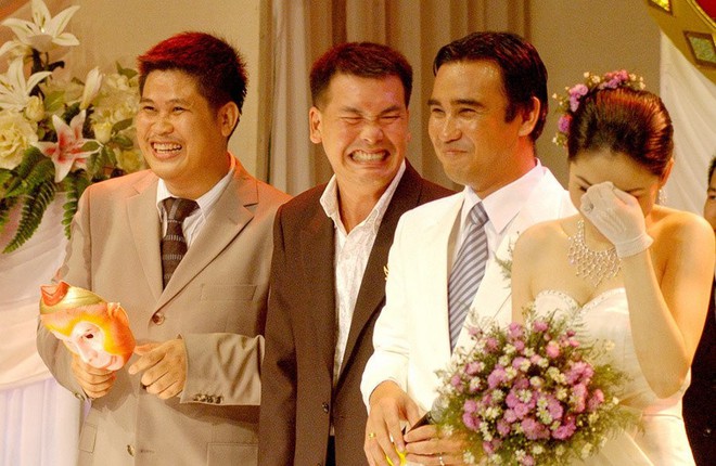 Những tình huống dở khóc dở cười trong đám cưới sao Việt: Suýt sạt nghiệp vì khách mời tăng đột biến, khán giả lên tận lễ đường xin chữ ký - Ảnh 7.