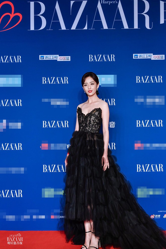 Thảm đỏ hot nhất Cbiz h&ocirc;m nay: Vắng Phạm Băng Băng, Dương Mịch - Đổng Khiết cạnh tranh nhan sắc khốc liệt với đ&agrave;n em - Ảnh 9.