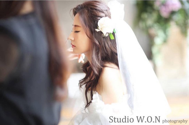 Hôn lễ chị gái nổi tiếng của Chanyeol: Dàn mỹ nam EXO gây bão, song nhan sắc của cô dâu mới là tâm điểm - Ảnh 14.