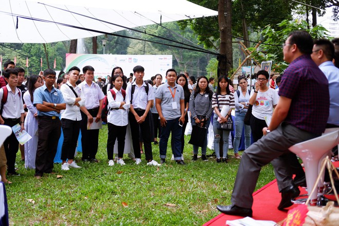 Hà Anh Tuấn được vinh danh Nghệ sĩ vì Hoà bình trong ngày hội Văn hoá Hoà bình TP.HCM 2018 - Ảnh 8.