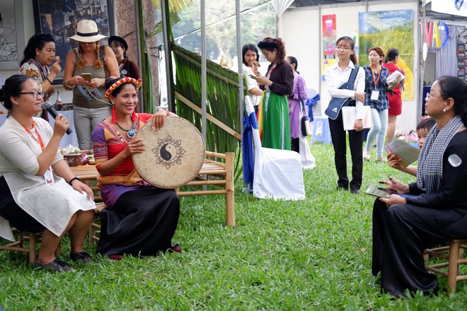 Hà Anh Tuấn được vinh danh Nghệ sĩ vì Hoà bình trong ngày hội Văn hoá Hoà bình TP.HCM 2018 - Ảnh 14.