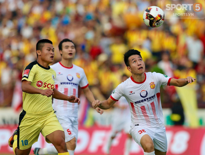 Tân binh tuyển Việt Nam góp công lớn giúp Nam Định trụ hạng V.League 2019 - Ảnh 1.