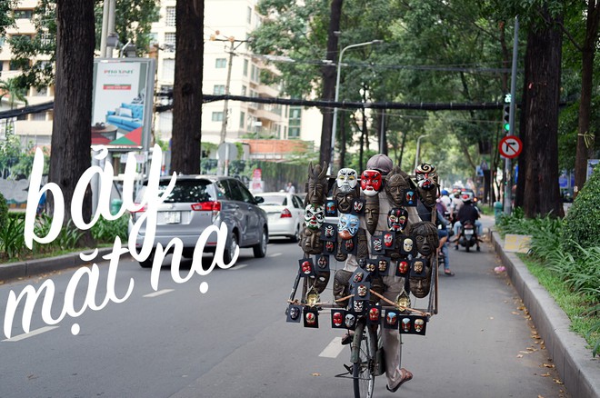 30 năm rong ruổi đường phố Sài Gòn của chú Bảy mặt nạ: Từng đạp xe suốt nhiều ngày không bán nổi 1 chiếc! - Ảnh 1.