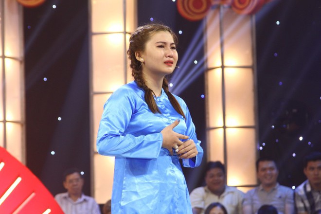Trấn Thành đứng hình trước cặp thí sinh nam chạm môi trong tập mở màn Thách thức danh hài mùa 5 - Ảnh 7.