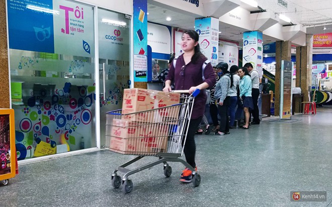 Co.op Mart Đinh Tiên Hoàng ngưng hoạt động sau gần 20 năm, người Sài Gòn tiếc nuối đến nhìn lại lần cuối - Ảnh 5.