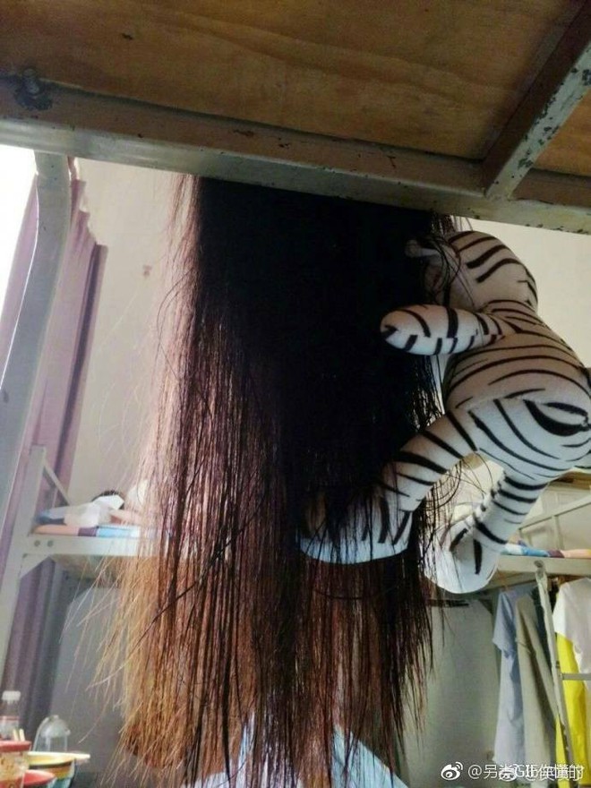Truyện kinh dị si&ecirc;u ngắn nhưng g&acirc;y &aacute;m ảnh kinh ni&ecirc;n ở k&yacute; t&uacute;c x&aacute;: Đứa giường tr&ecirc;n x&otilde;a t&oacute;c khi ngủ! - Ảnh 4.