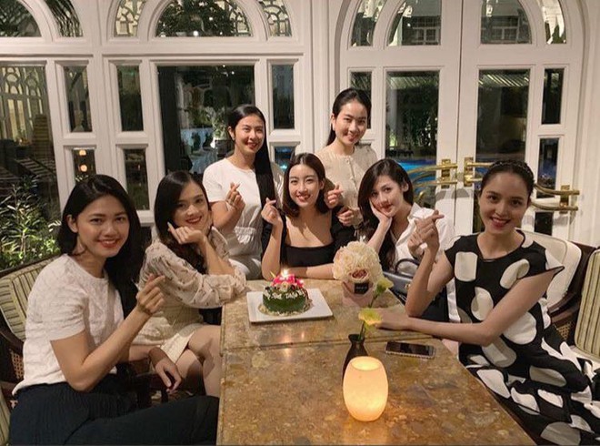 Đỗ Mỹ Linh được hội chị em Hoa hậu - Á hậu tổ chức sinh nhật - Ảnh 1.