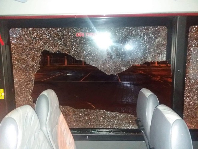 Đối tượng xăm trổ đập phá xe buýt, đe dọa hành khách ở Đà Nẵng bị nghiện ma tuý - Ảnh 2.