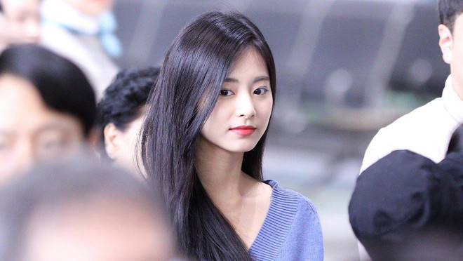 Nh&igrave;n Tzuyu (Twice) để thấy combo t&oacute;c đen - son đỏ ch&iacute;nh l&agrave; ch&igrave;a kh&oacute;a đưa con g&aacute;i đến đỉnh cao nhan sắc - Ảnh 5.