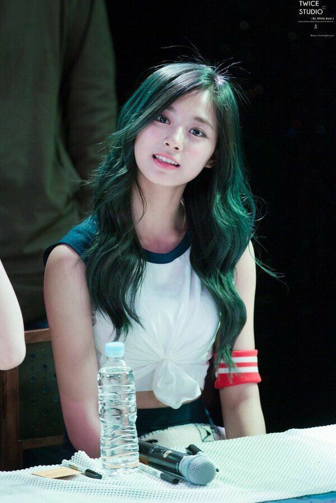 Ơn giời cuối cùng Tzuyu (Twice) cũng chịu cắt tóc mái sương sương cho biết bao người nhớ thương Ảnh 2