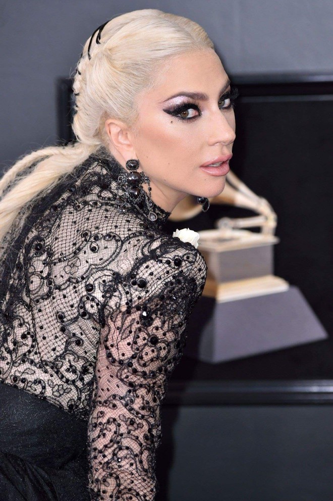 Từng tự dìm hàng bằng những bộ đồ quái lạ, nhưng hóa ra Lady Gaga cũng có nhan sắc thuộc hàng mỹ nhân như ai! - Ảnh 13.
