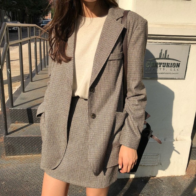 Áo blazer: 5 kiểu biến tấu áo blazer thời trang cho mùa lạnh năm nay - ảnh 3