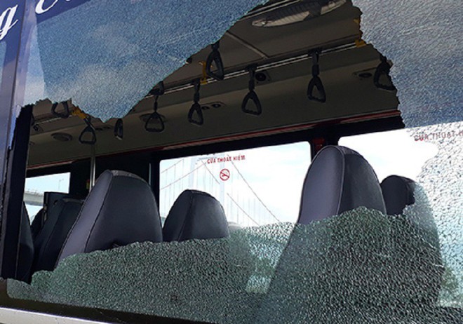 Đối tượng xăm trổ đập phá xe buýt, đe dọa hành khách ở Đà Nẵng bị nghiện ma tuý - Ảnh 3.