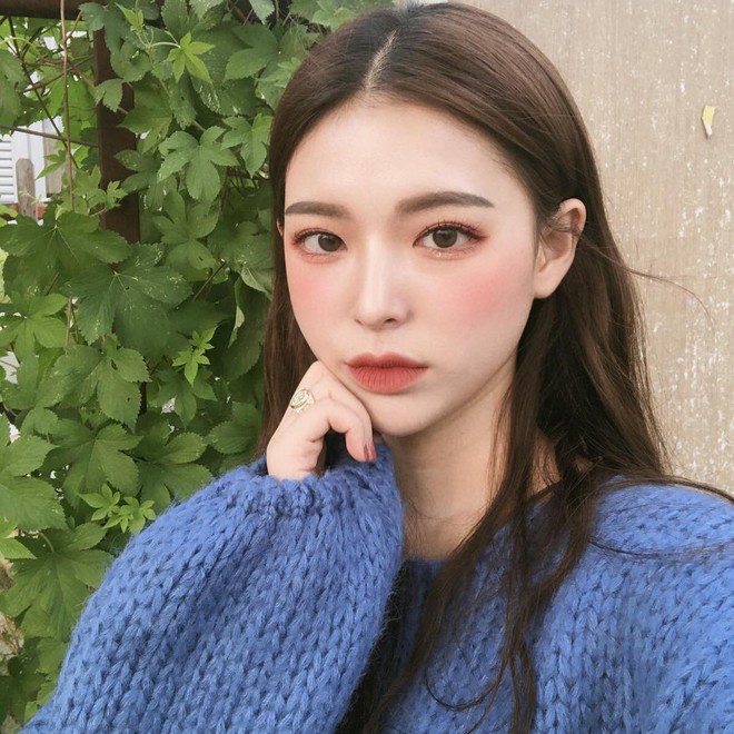 B&iacute; k&iacute;p đ&aacute;nh nền vừa mỏng mịn, vừa bảo vệ l&agrave;n da cho những n&agrave;ng da mụn ng&agrave;y lạnh - Ảnh 2.