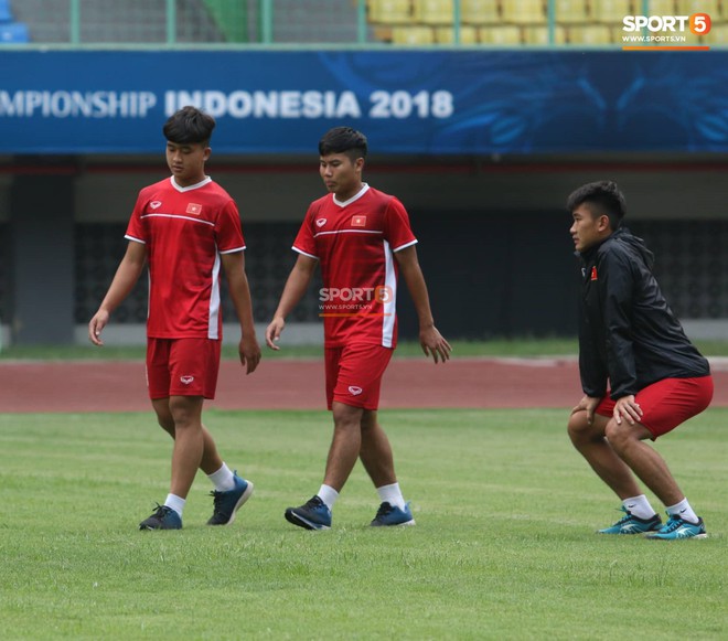 Không được tập trên sân chính, U19 Việt Nam phải tập luyện trong đường hầm trước trận mở màn giải U19 châu Á - Ảnh 1.