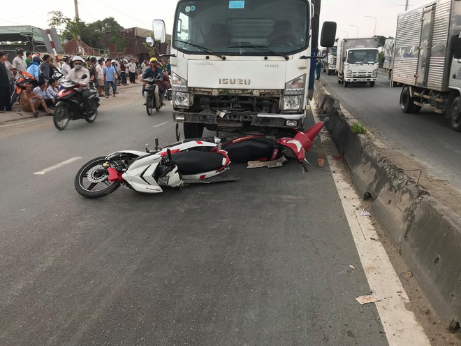 Xe tải tông 3 xe máy, 2 người tử vong, 2 người nguy kịch ở Sài Gòn - Ảnh 2.