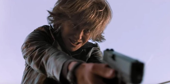 Fan còn chưa hết sốc vì tạo hình mẹ già, thiên nga Úc Nicole Kidman đã táo tợn bắt cướp trong trailer Destroyer - Ảnh 2.