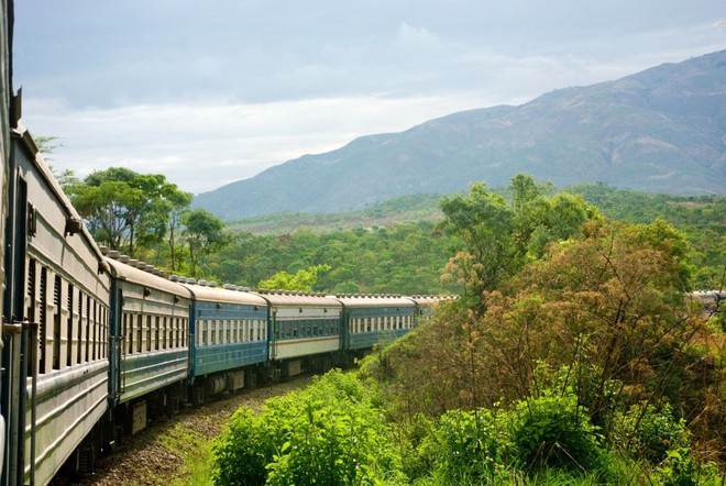 Đường sắt Thống Nhất của Việt Nam lọt top 10 tuyến đường sắt kinh ngạc nhất thế giới - Ảnh 10.