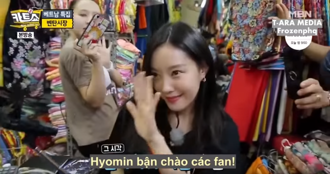 Hyomin (T-ara) m&eacute;o mặt khi mua đồ đắt hơn tưởng tượng ở chợ Bến Th&agrave;nh - Ảnh 2.