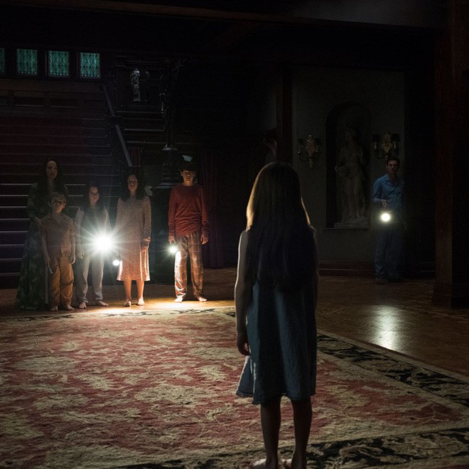 Khán giả nôn mửa, khóc lóc và mất ngủ khi xem series kinh dị nhất Netflix The Haunting of Hill House - Ảnh 8.