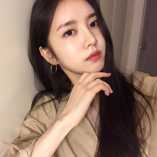 Nếu bạn dưỡng ẩm cật lực m&agrave; da vẫn kh&ocirc; căng, nguy&ecirc;n nh&acirc;n rất c&oacute; thể l&agrave; do những th&oacute;i quen sau - Ảnh 2.