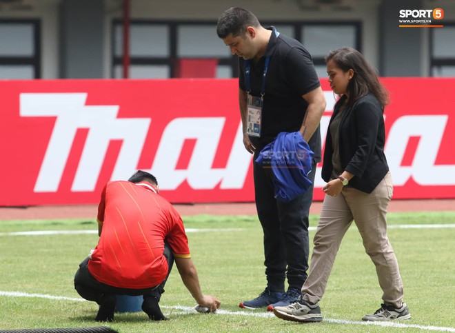 Indonesia huy động lực lượng an ninh khổng lồ, quyết không để pháo sáng xuất hiện trong trận đấu của U19 Việt Nam - Ảnh 6.