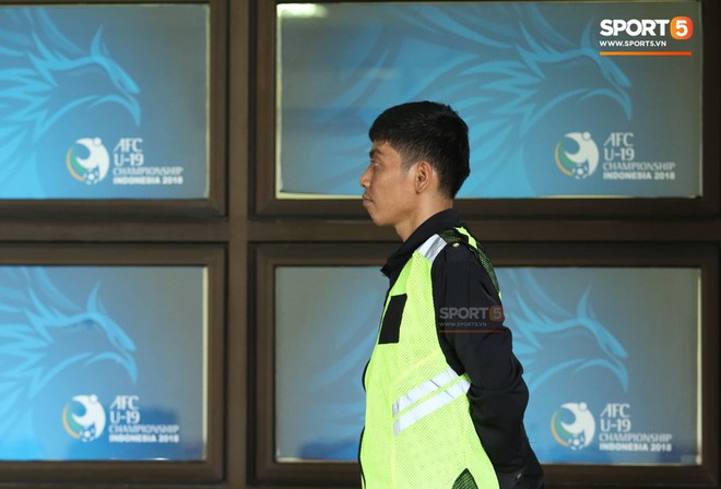 Indonesia huy động lực lượng an ninh khổng lồ, quyết không để pháo sáng xuất hiện trong trận đấu của U19 Việt Nam - Ảnh 8.