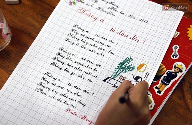 Gặp 18 cô giáo Quảng Trị viết chữ đẹp như vẽ tranh vừa gây sốt MXH: Học sinh trong trường chữ cũng siêu đẹp - Ảnh 13.