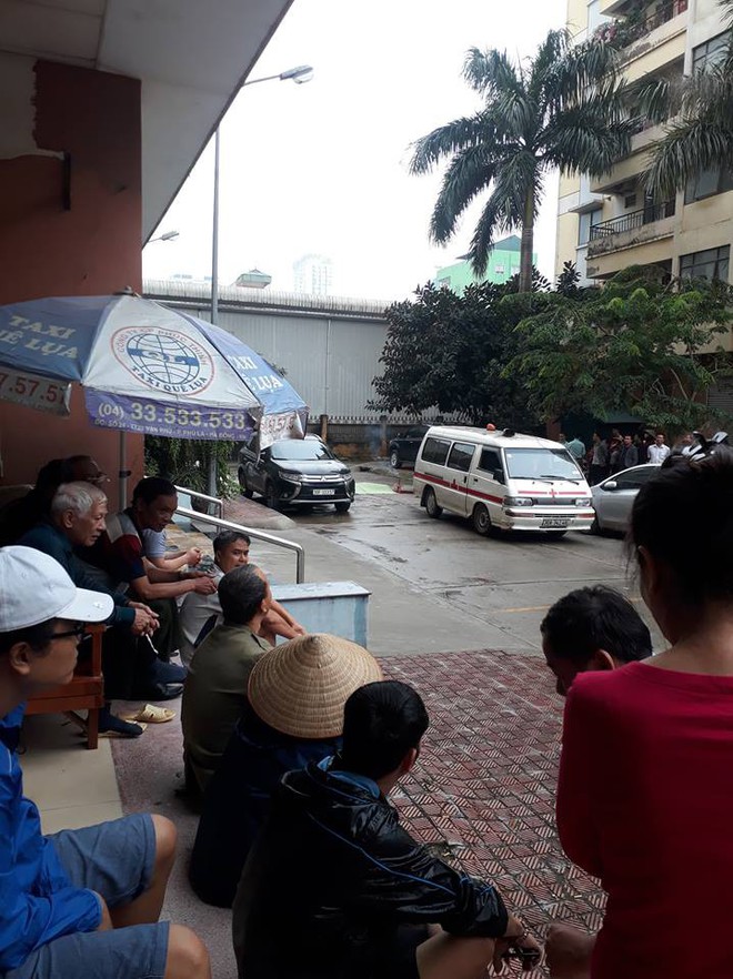H&agrave; Nội: Người đ&agrave;n &ocirc;ng bất ngờ nhảy từ tầng 8 chung cư xuống đất tử vong - Ảnh 1.