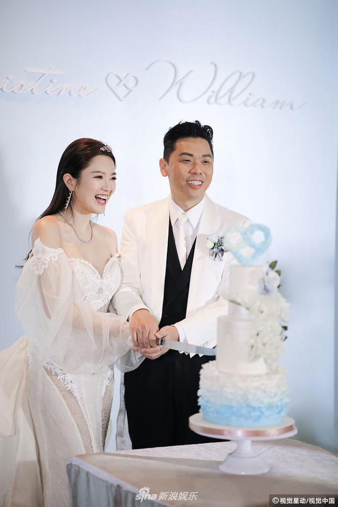 Hoa hậu ân ái trong ô tô tổ chức đám cưới đổi đời với đại gia Hong Kong, đeo nhẫn kim cương 5 tỷ trên tay - Ảnh 4.