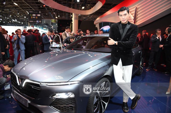 Hoàng Thùy diện váy lộng lẫy, Quang Đại điển trai tại sự kiện ra mắt xe của VINFAST tại Paris Motor Show - Ảnh 10.