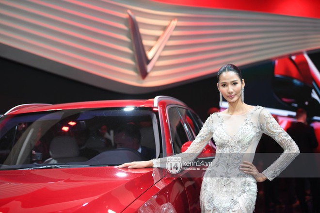 Hoàng Thùy diện váy lộng lẫy, Quang Đại điển trai tại sự kiện ra mắt xe của VINFAST tại Paris Motor Show - Ảnh 17.