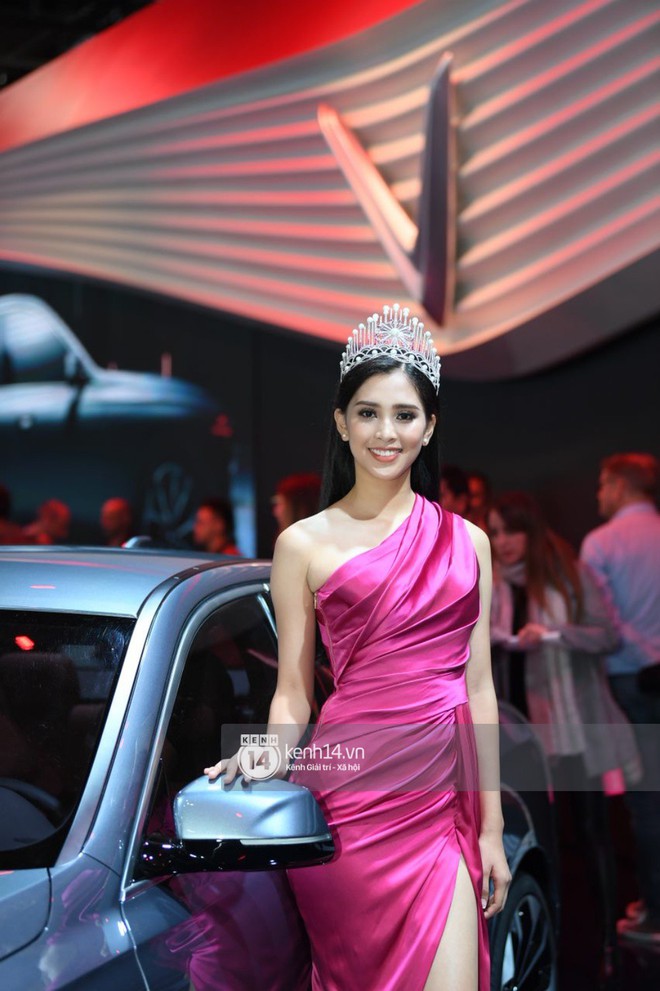Hoa hậu Tiểu Vy diện váy dạ hội nổi bật, cực xinh đẹp trong sự kiện ra mắt ô tô VINFAST tại Paris - Ảnh 2.